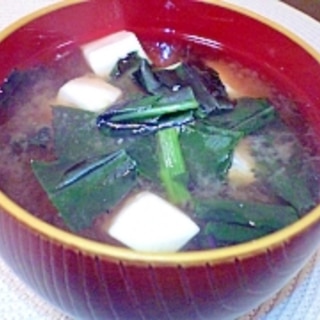 ハンダマ（葉茎菜）と豆腐のお味噌汁